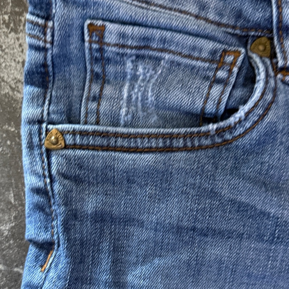 Kut From The Kloth Distressed Fray Blue Jean Shorts - Picture 5 of 6